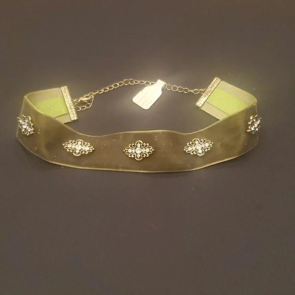 Vintage Olive Green Velvet Choker - Picture 1 of 7